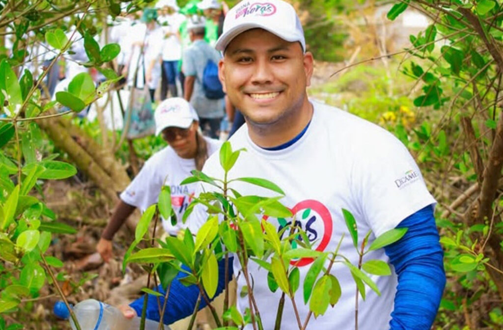 jornada de restauración ambiental en la que se sembraron 625 mangles